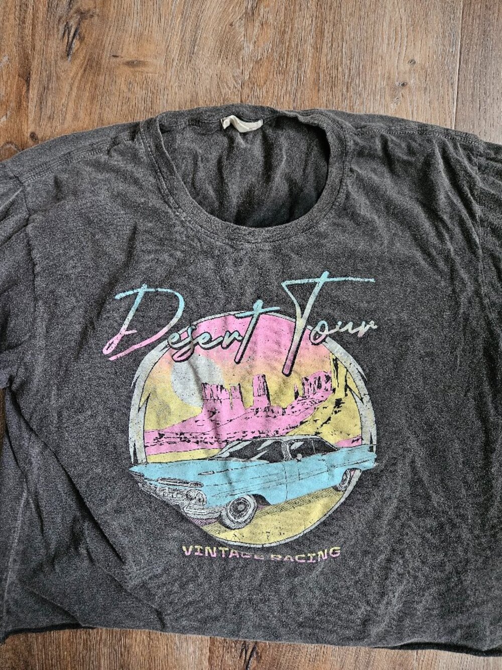 Desert tour vintage racing car graphic cropped t shirt women's size large